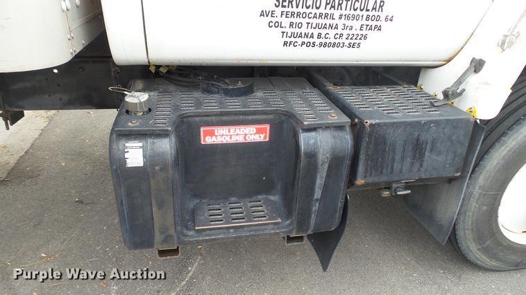 image for item DT9077 2001 GMC 6500 box truck