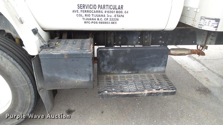 image for item DT9077 2001 GMC 6500 box truck