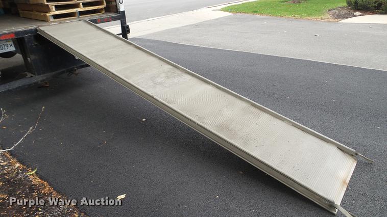 image for item DT9077 2001 GMC 6500 box truck