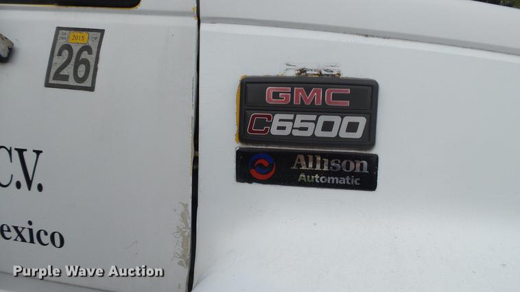 image for item DT9077 2001 GMC 6500 box truck
