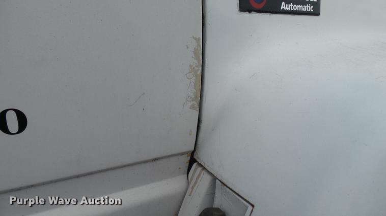 image for item DT9077 2001 GMC 6500 box truck