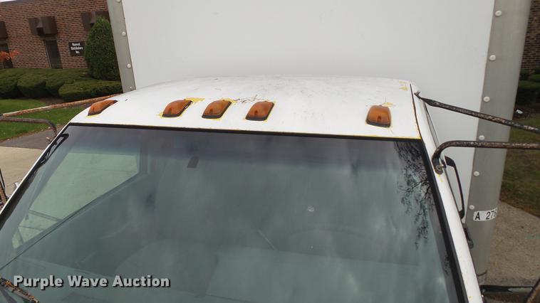 image for item DT9077 2001 GMC 6500 box truck