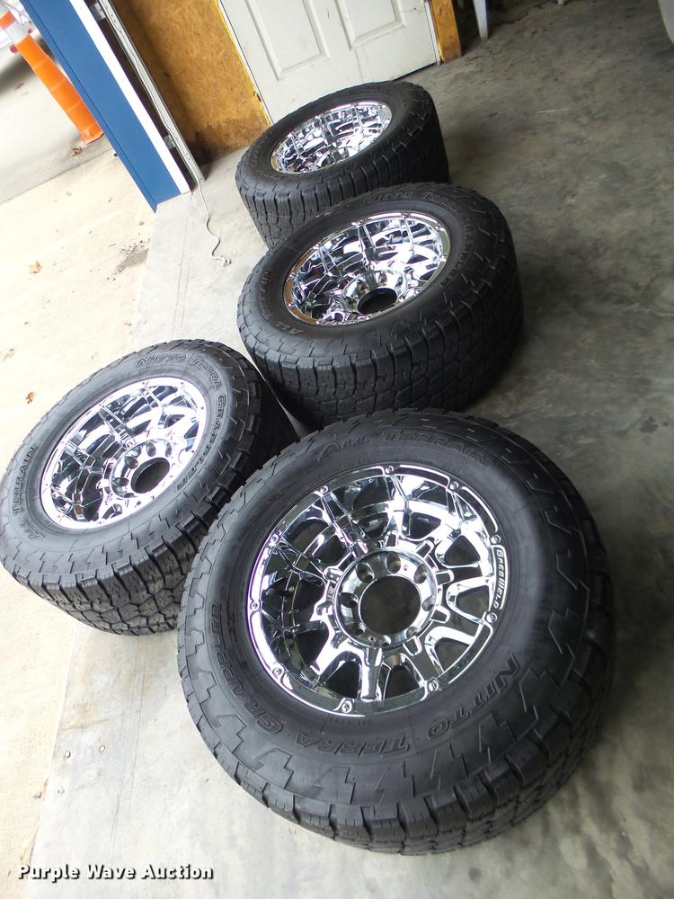 image for item DT9946 (4) Nitto Terra Grappler 325/60R18 tires and wheels