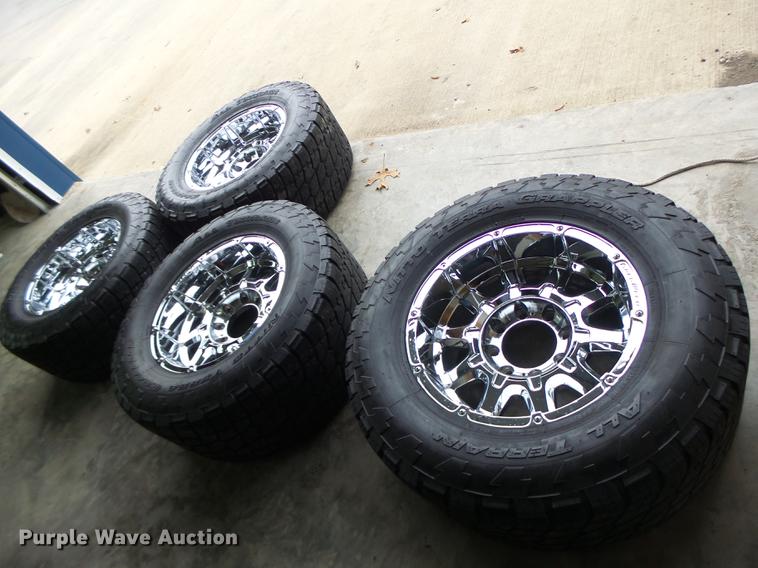 image for item DT9946 (4) Nitto Terra Grappler 325/60R18 tires and wheels