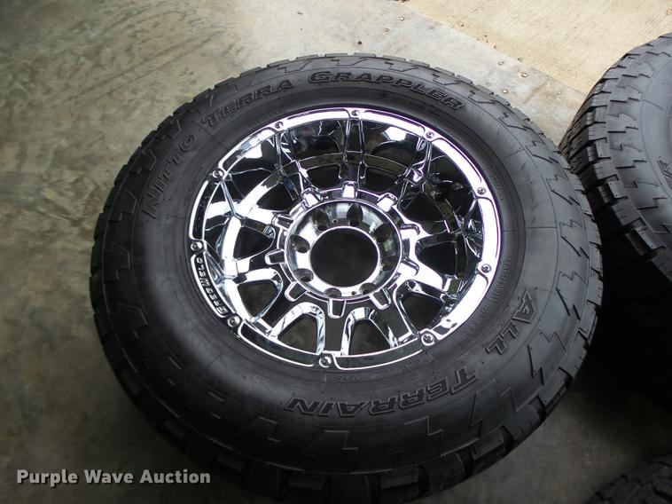 image for item DT9946 (4) Nitto Terra Grappler 325/60R18 tires and wheels