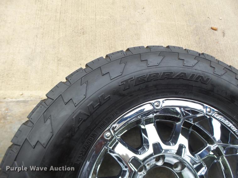 image for item DT9946 (4) Nitto Terra Grappler 325/60R18 tires and wheels