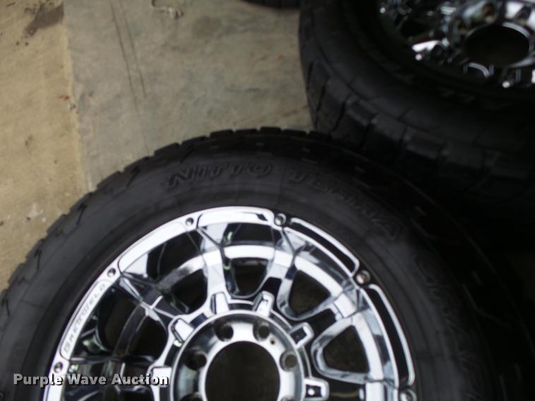 image for item DT9946 (4) Nitto Terra Grappler 325/60R18 tires and wheels