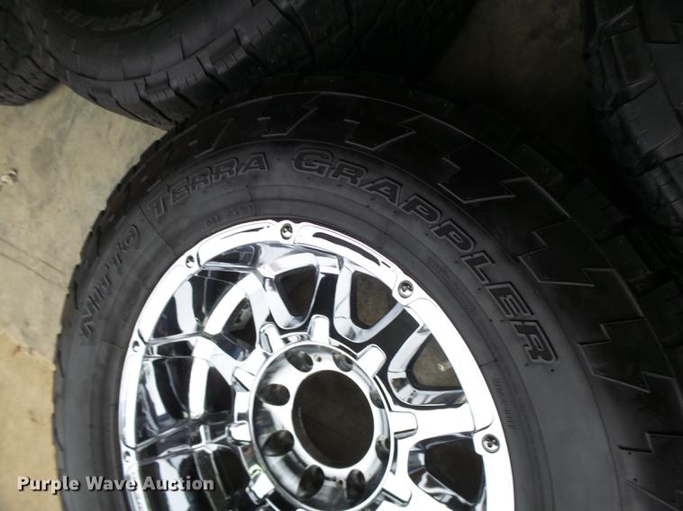 image for item DT9946 (4) Nitto Terra Grappler 325/60R18 tires and wheels