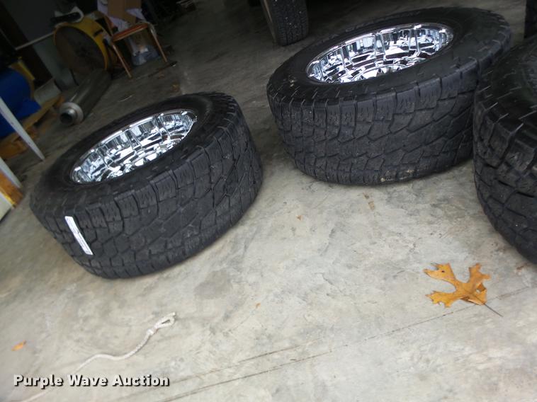 image for item DT9946 (4) Nitto Terra Grappler 325/60R18 tires and wheels