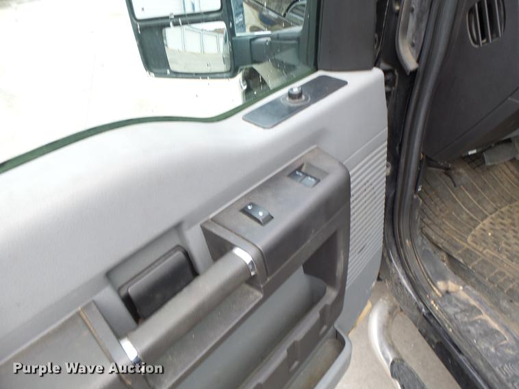 image for item DT9947 2013 Ford F250 Super Duty pickup truck