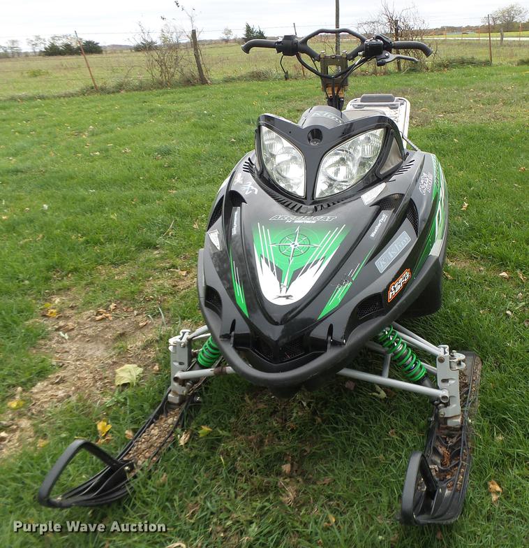image for item DT9953 2009 Arctic Cat M8 snow mobile