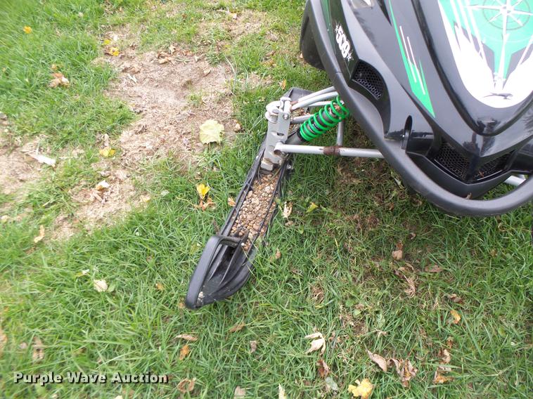 image for item DT9953 2009 Arctic Cat M8 snow mobile