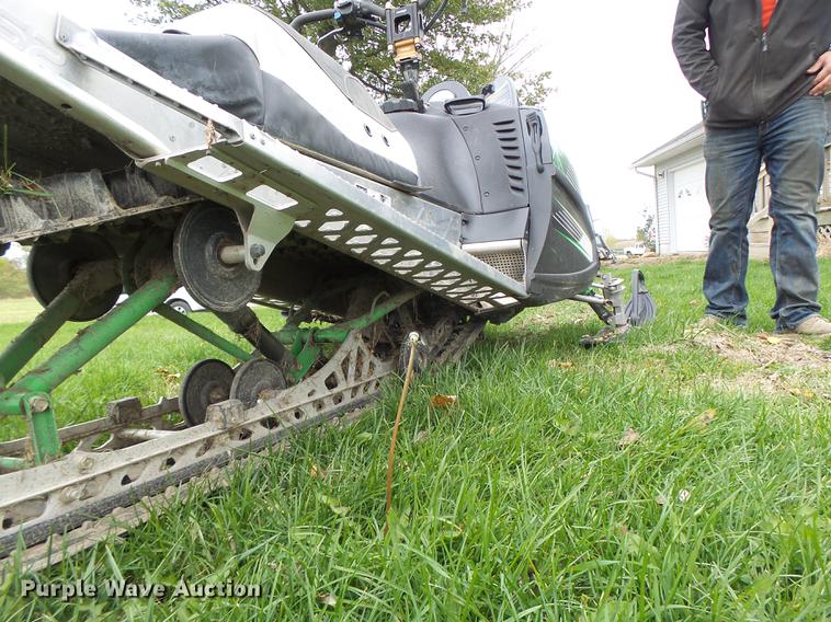 image for item DT9953 2009 Arctic Cat M8 snow mobile