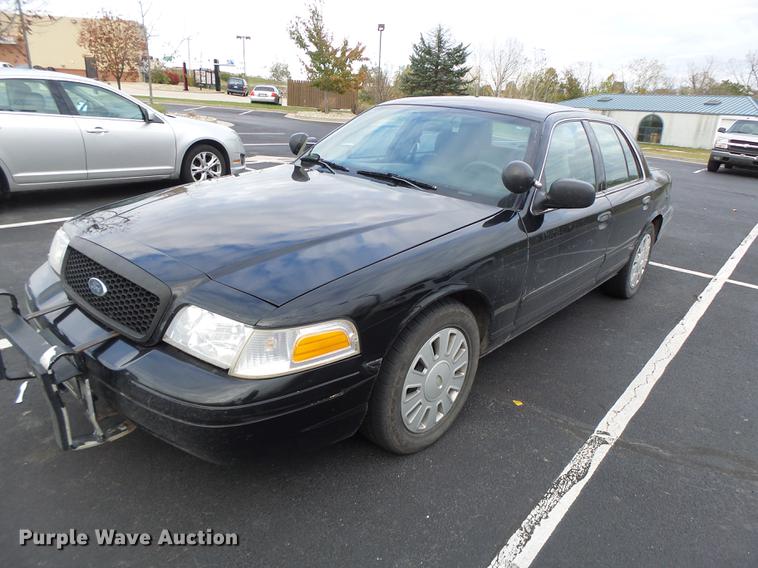 image for item DT9958 2004 Ford Crown Victoria Police Interceptor