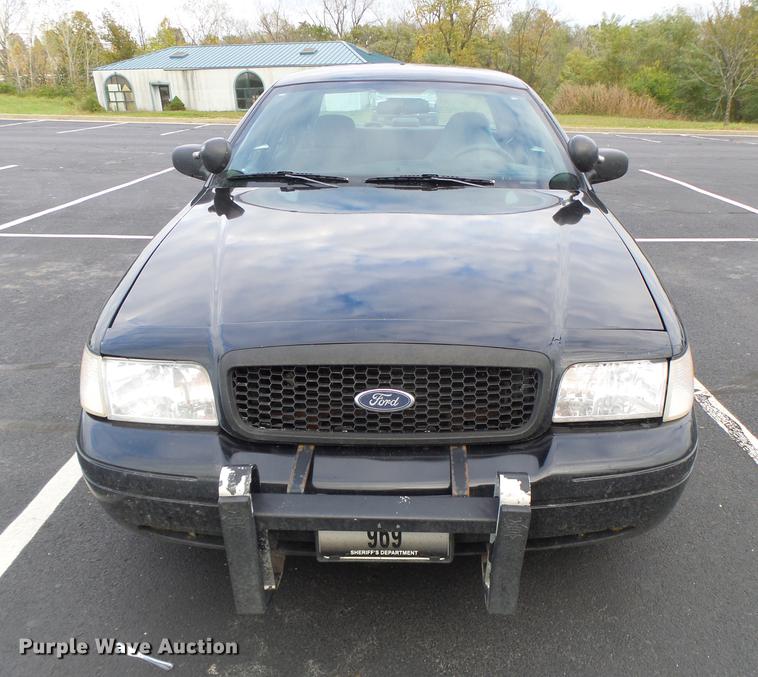 image for item DT9958 2004 Ford Crown Victoria Police Interceptor