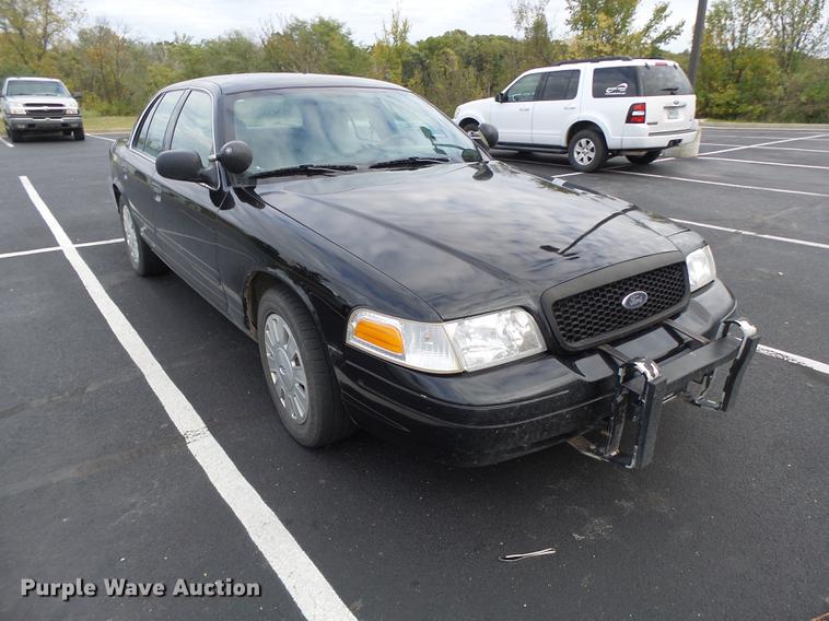 image for item DT9958 2004 Ford Crown Victoria Police Interceptor