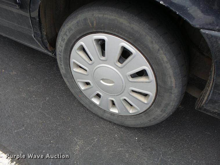 image for item DT9958 2004 Ford Crown Victoria Police Interceptor