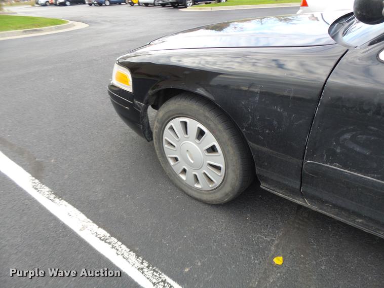 image for item DT9958 2004 Ford Crown Victoria Police Interceptor