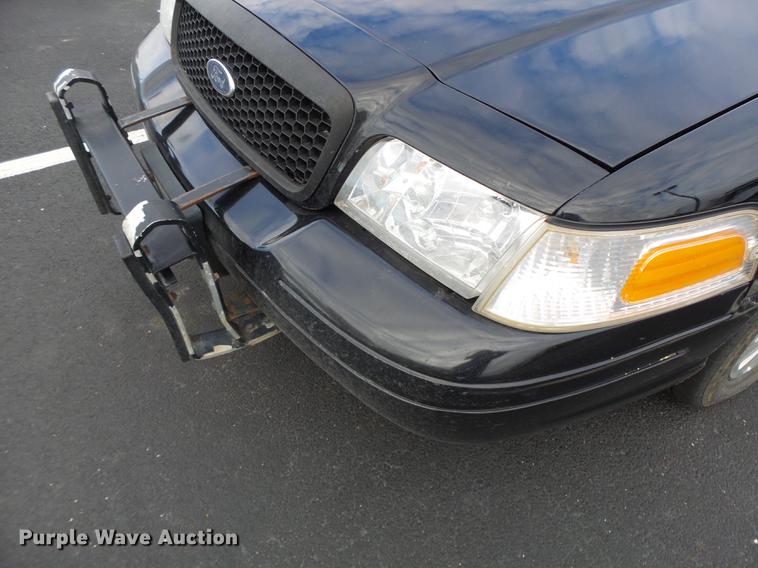 image for item DT9958 2004 Ford Crown Victoria Police Interceptor