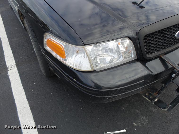 image for item DT9958 2004 Ford Crown Victoria Police Interceptor