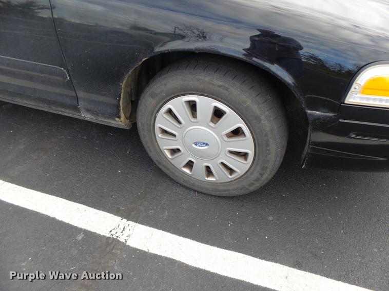 image for item DT9958 2004 Ford Crown Victoria Police Interceptor