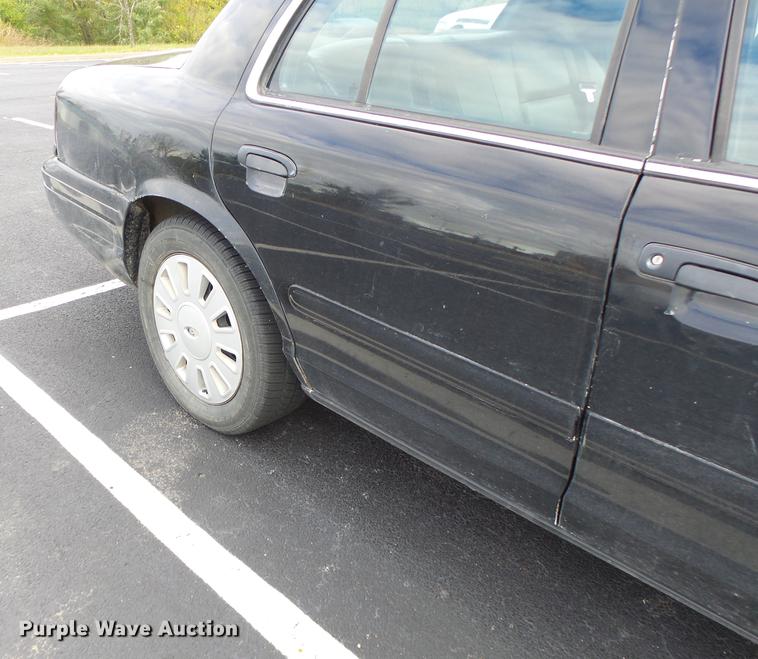 image for item DT9958 2004 Ford Crown Victoria Police Interceptor