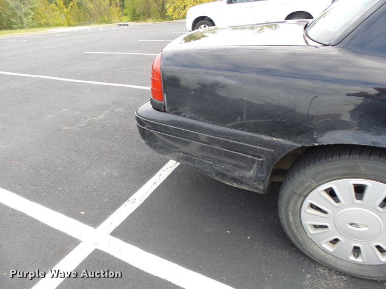 image for item DT9958 2004 Ford Crown Victoria Police Interceptor