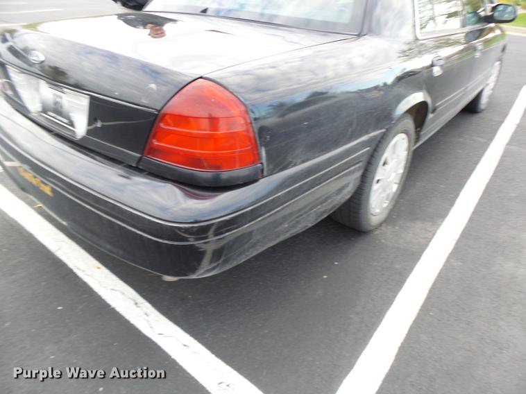 image for item DT9958 2004 Ford Crown Victoria Police Interceptor