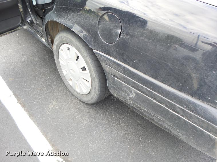 image for item DT9958 2004 Ford Crown Victoria Police Interceptor