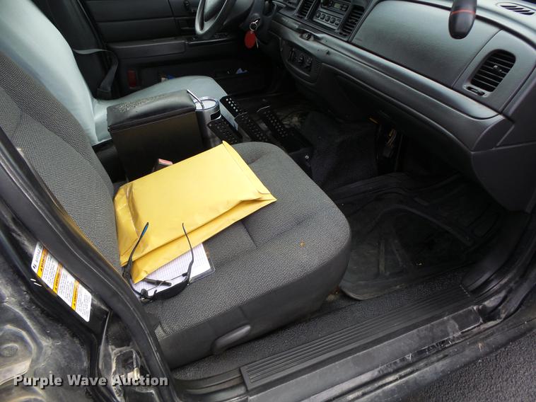 image for item DT9958 2004 Ford Crown Victoria Police Interceptor