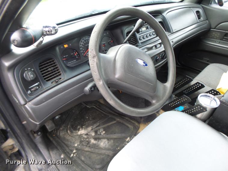 image for item DT9958 2004 Ford Crown Victoria Police Interceptor