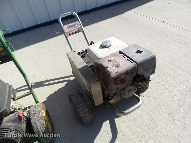 image for item DT9961 (3) pressure washers