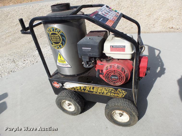 image for item DT9962 Easy Kleen pressure washer