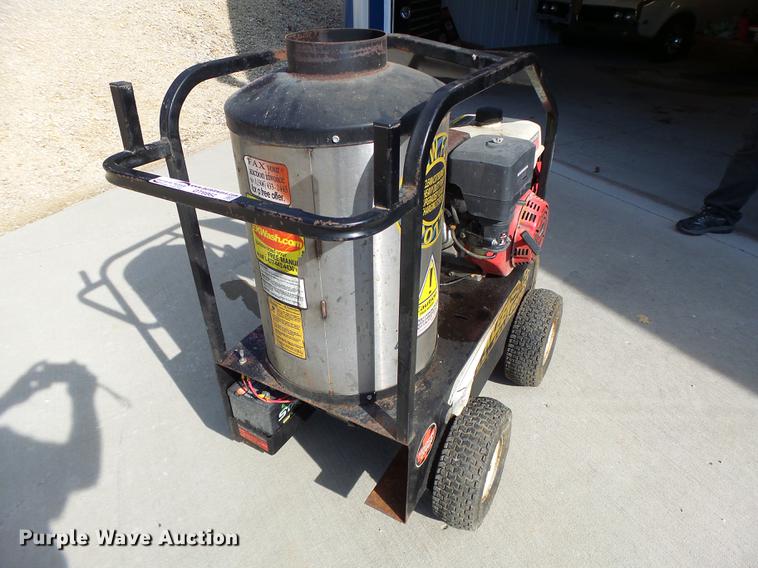 image for item DT9962 Easy Kleen pressure washer