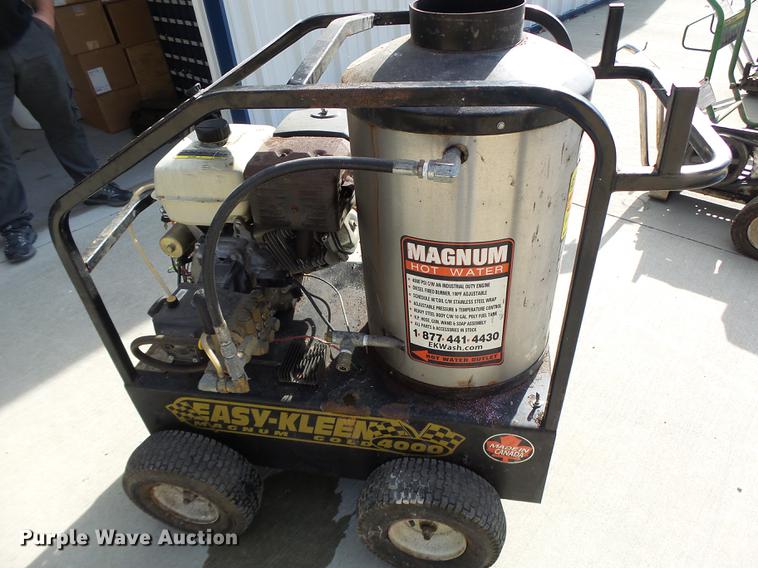 image for item DT9962 Easy Kleen pressure washer