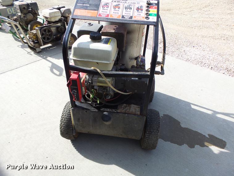 image for item DT9962 Easy Kleen pressure washer