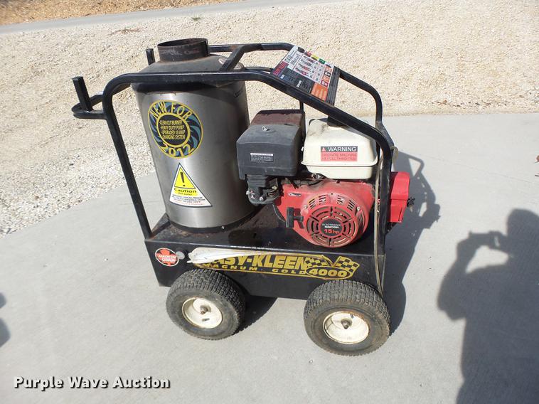 image for item DT9962 Easy Kleen pressure washer