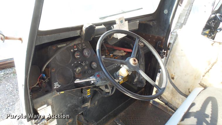 image for item DV9000 1989 Cushman utility vehicle