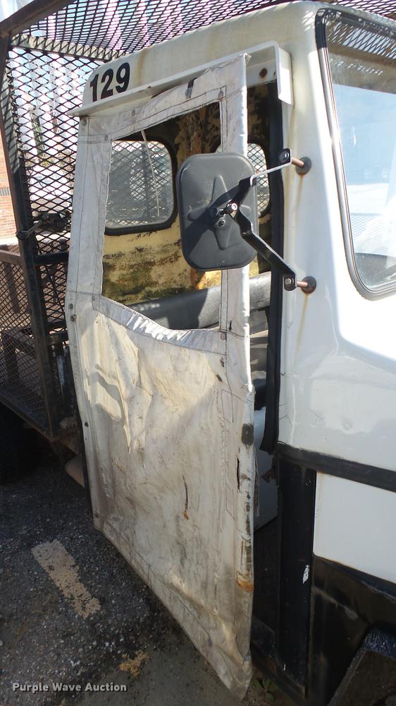 image for item DV9000 1989 Cushman utility vehicle