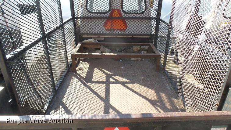 image for item DV9000 1989 Cushman utility vehicle