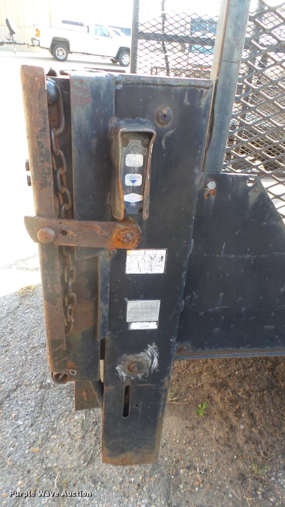 image for item DV9000 1989 Cushman utility vehicle