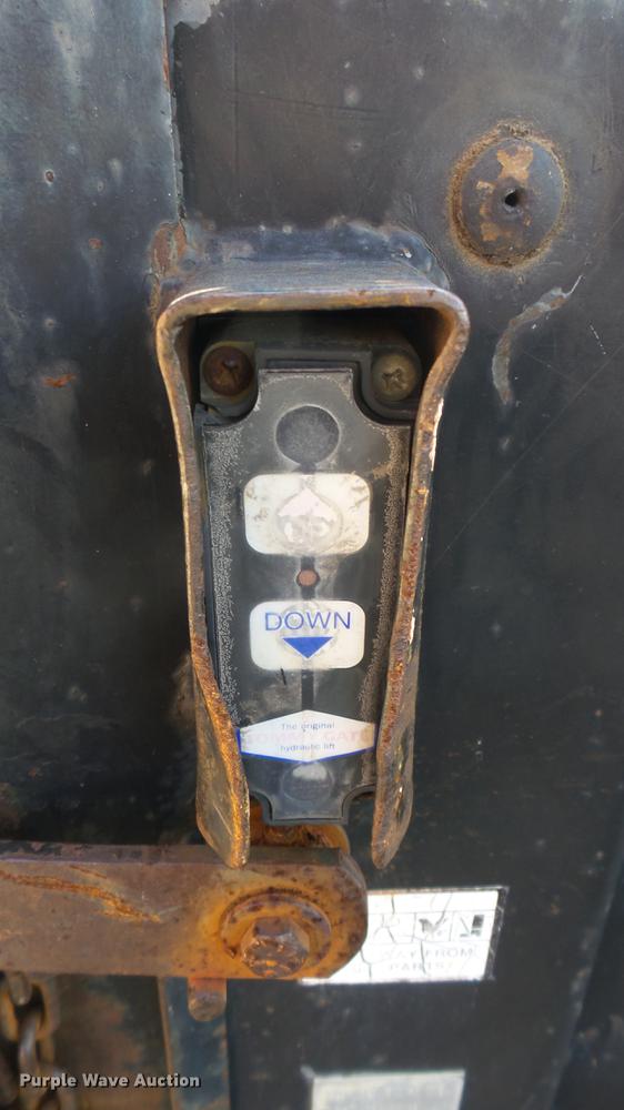 image for item DV9000 1989 Cushman utility vehicle