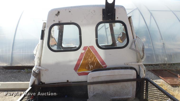 image for item DV9002 1989 Cushman utility vehicle