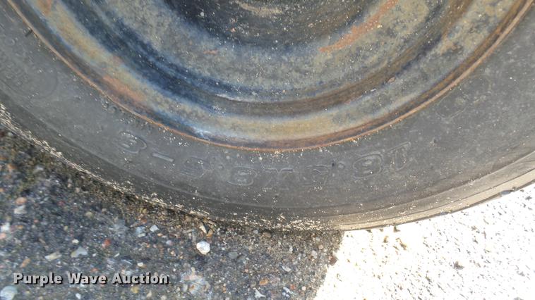 image for item DV9002 1989 Cushman utility vehicle