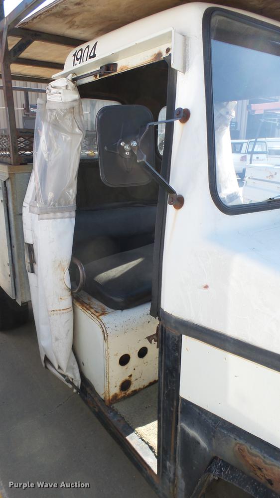 image for item DV9008 1989 Cushman utility vehicle