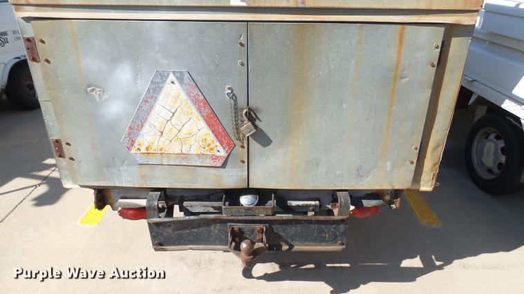 image for item DV9008 1989 Cushman utility vehicle