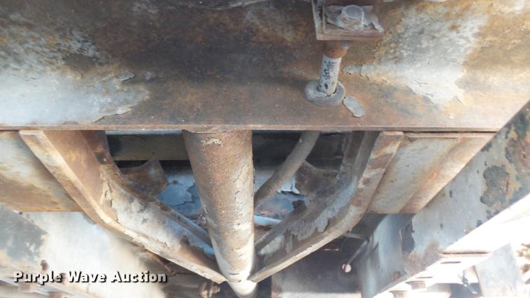 image for item DV9008 1989 Cushman utility vehicle