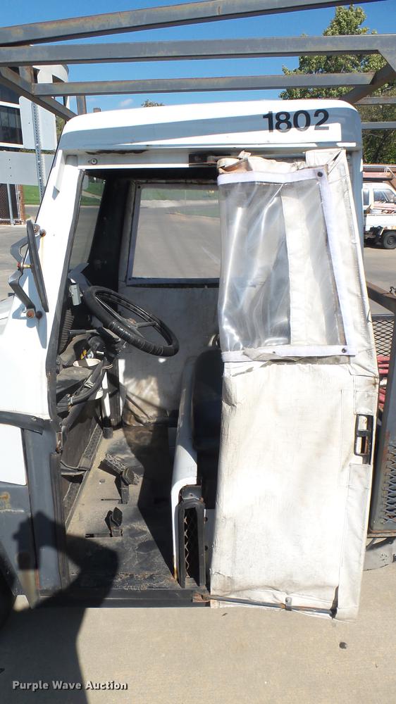 image for item DV9009 1989 Cushman utility vehicle