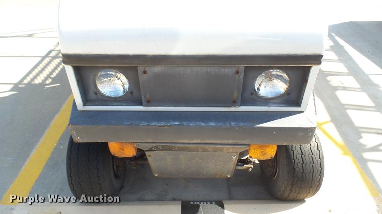 image for item DV9009 1989 Cushman utility vehicle