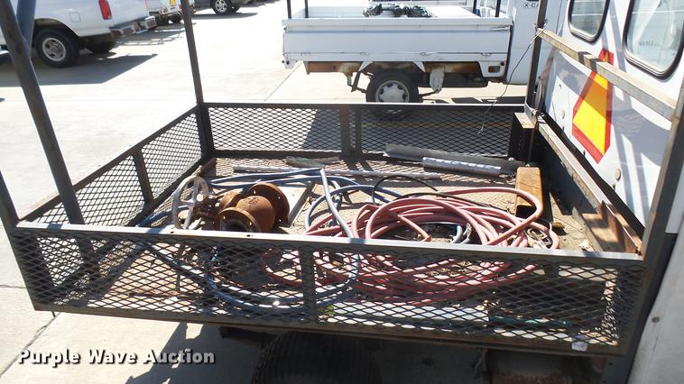 image for item DV9009 1989 Cushman utility vehicle